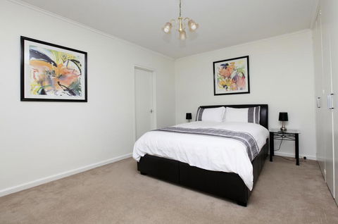 Downstairs In Hawthorn - Accommodation Guide 0