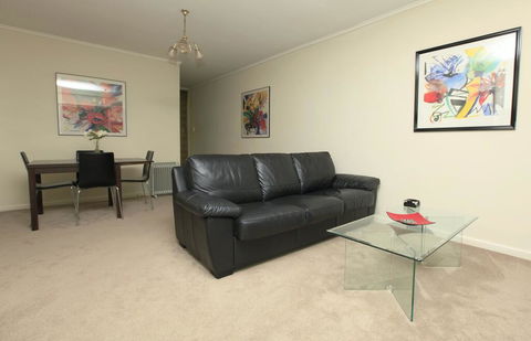Downstairs In Hawthorn - Accommodation Guide 2