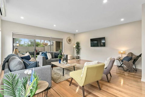 Dromana Beach House For Two Families. - Accommodation Guide 1