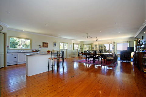 Dromana Dreaming - Accommodation Guide 1
