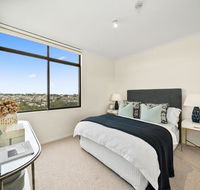East Mirvac Building with Convenient Living - Accommodation Guide