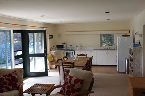 East Street Retreat - Accommodation Asia 2