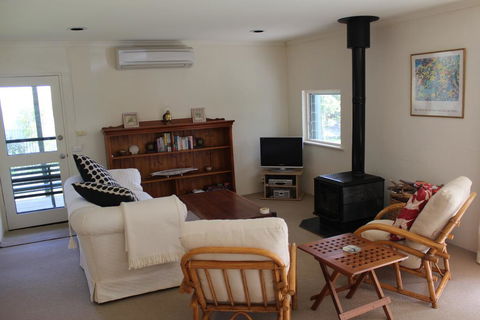 East Street Retreat - Accommodation Asia 1