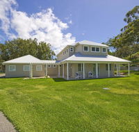 Echo Beach House 16 Reflections Dr - Luxurious House with Magnificent Pool and Ducted Air - Accommodation Asia
