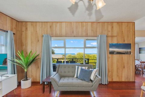 EIGHTY STEPS - Walk To The Ocean Edge - Accommodation Asia 0