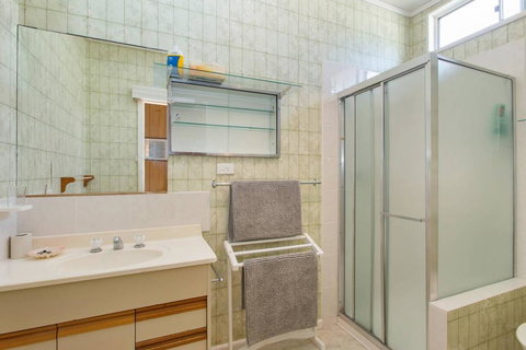 EIGHTY STEPS - Walk To The Ocean Edge - Accommodation Asia 1