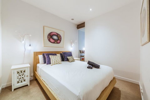 Elegant 1 Bed 1 Bath & Free Parking - Accommodation Guide 3
