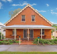 Eliza 1875 Red Brick Duplex Townhouse - Accommodation Asia