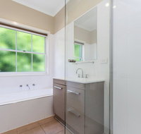 Elizas Townhouse - Accommodation Guide