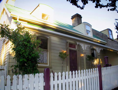 Ellie's Place On City Park - Accommodation Asia 0