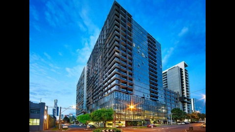 Elm Apartment - Accommodation Guide 1