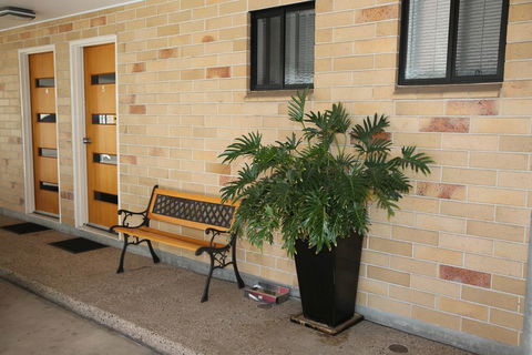 Emerald Central Palms Motel - Accommodation Asia 2