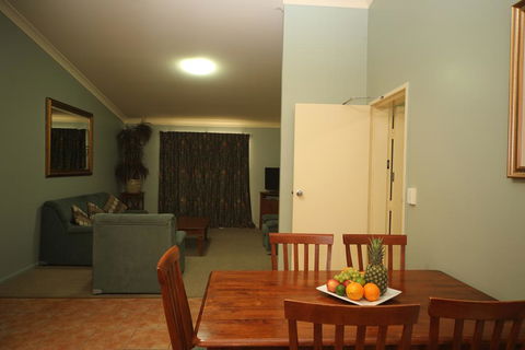 Emerald Explorers Inn - Accommodation Asia 2