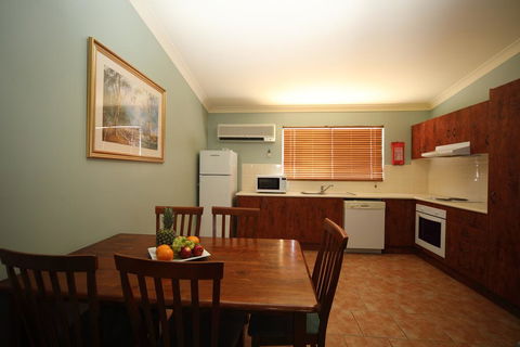 Emerald Explorers Inn - Accommodation Asia 3