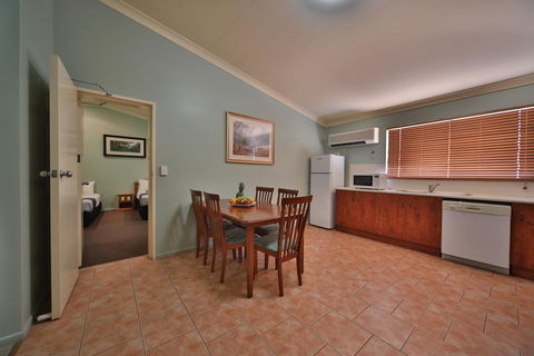 Emerald Explorers Inn - Accommodation Asia 1