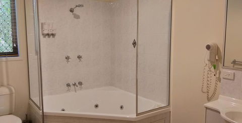 Emerald Motel Apartments - Accommodation Asia 2