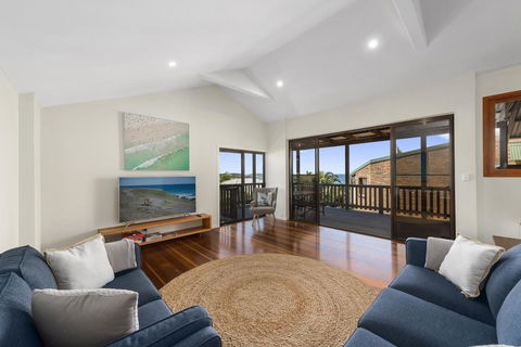 Emerald Seas Beach House - Accommodation Asia 0