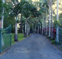 Emerald Tropical Palms B  B - Accommodation Asia