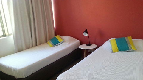 Endeavour Court U6, 15 Landsborough Pde - Accommodation Asia 2
