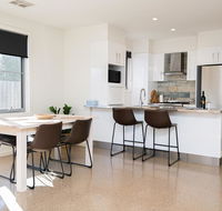 Endsleigh II - Cosy 2 Bedroom Villa Free Wifi Near CBD - Accommodation Asia