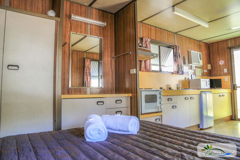 Esk Caravan Park & Rail Trail Motel - Accommodation Guide 1
