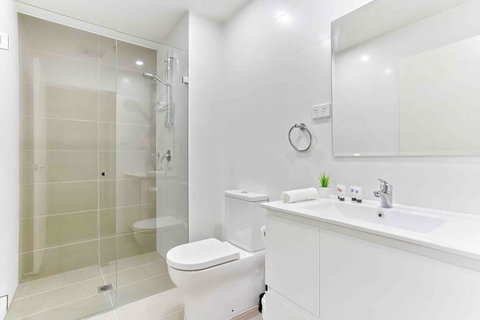 ESQ Astonishing 3BD Apartment 1 Min From Train Station - Accommodation Asia 2