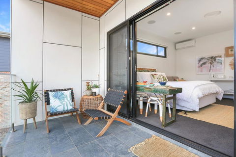 Eternity 141 - Room With Private Bathroom, Balcony Bed & Breakfast - Accommodation Asia 0