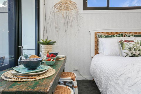Eternity 141 - Room With Private Bathroom, Balcony Bed & Breakfast - Accommodation Asia 3