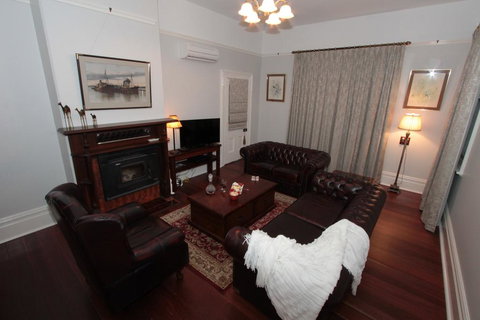 Evelyn House - Accommodation China 2