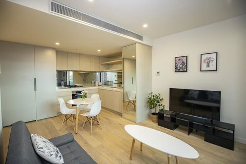 Everhome Melbourne Village 603 - Accommodation Guide 1