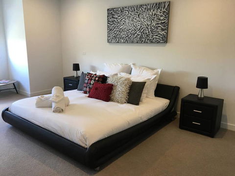 Executive Mansion, Spring Racing, Melbourne Cup - Accommodation Guide 0