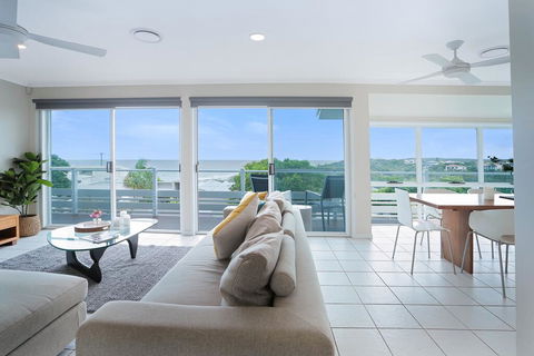 Expansive Ocean Views, Sunrise Beach - Accommodation Asia 1