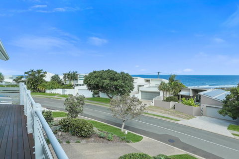 Expansive Ocean Views, Sunrise Beach - Accommodation Asia 0