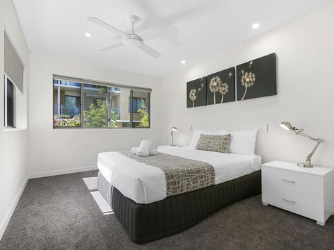 Exquisite Penthouse With Views To Laguna Bay - Unit 3 Taralla 18 Edgar Bennett Avenue - Accommodation Asia 2