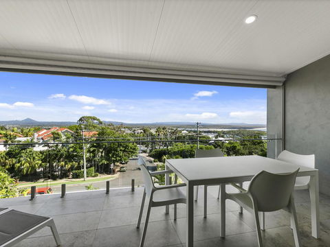 Exquisite Penthouse With Views To Laguna Bay - Unit 3 Taralla 18 Edgar Bennett Avenue - Accommodation Asia 0