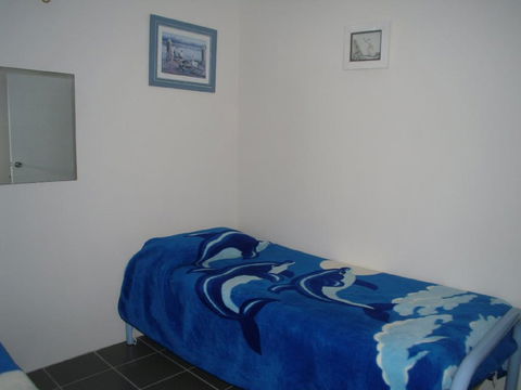 Fabulous Location - Ground Floor Waterfront Unit! Clearview Apartments - Accommodation Asia 1