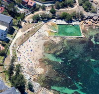 Fairlight Whispers - 10 minutes from Manly