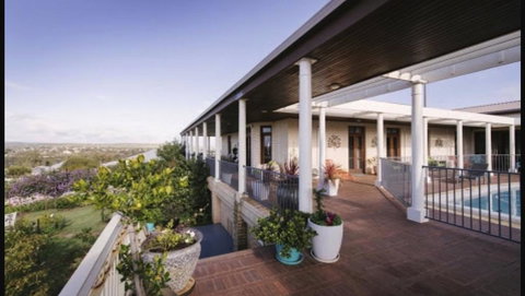 Fairway Manor Accomodation - Accommodation Asia 0