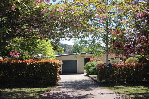 Fairways Close - Accommodation Guide 2