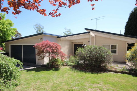 Fairways Close - Accommodation Guide 0