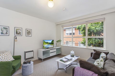 Family-friendly Apartment In Green Glen Iris - Accommodation Guide 0