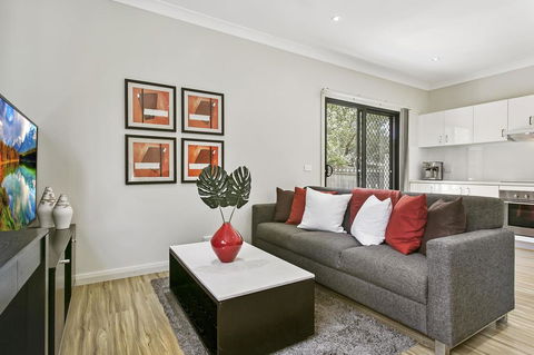 Family-friendly Hideaway In Quiet Suburb - Accommodation Asia 0