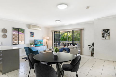 Family-Size Duplex In Quiet Neighbourhood - Accommodation Asia 2