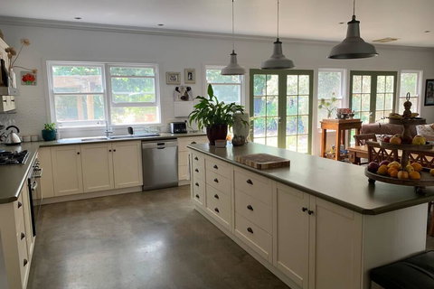 Farm House At The Gateway To The King Valley - Accommodation Asia 3