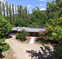 Farrington House - On the banks of the Ovens River - Accommodation Asia