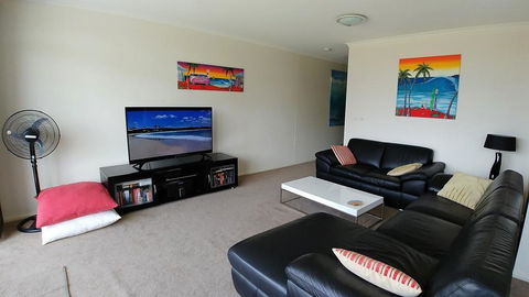 Fathoms Apartment 18/1a Mitchell Pde - All Linen Provided - Accommodation Guide 3