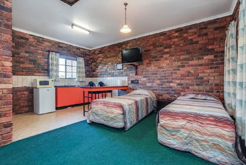 Fernvale Hotel Motel - Accommodation Asia 3