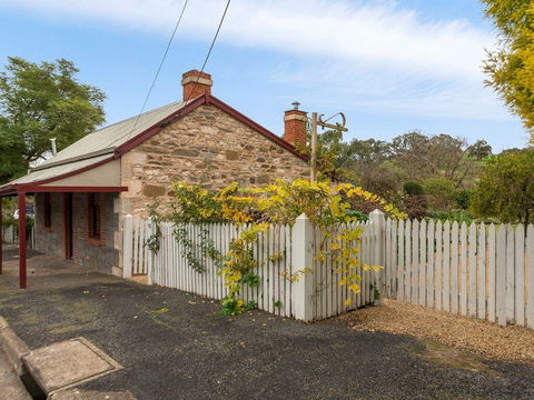 Fig Tree Cottage - Accommodation Asia 0