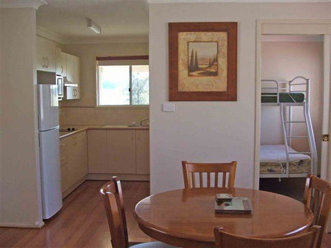 Fossickers Tourist Park - Accommodation Guide 3