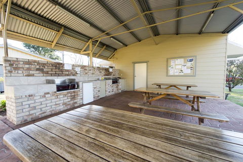 Fossickers Tourist Park - Accommodation Guide 0